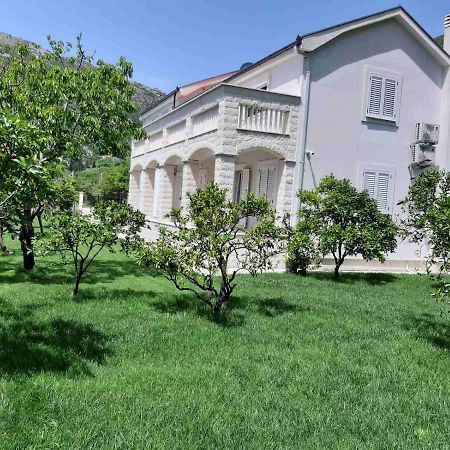 Queen Teuta Hotel Risan Exterior foto